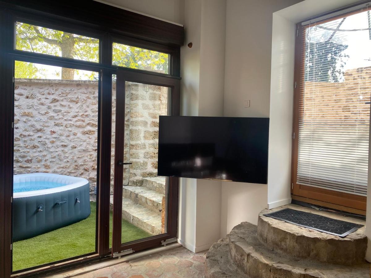 Studio Duplex Avec Spa Et Cour Privee Bonnelles Екстер'єр фото
