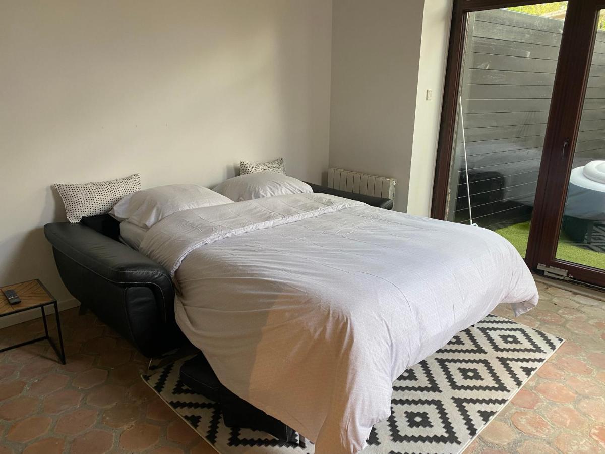 Studio Duplex Avec Spa Et Cour Privee Bonnelles Екстер'єр фото