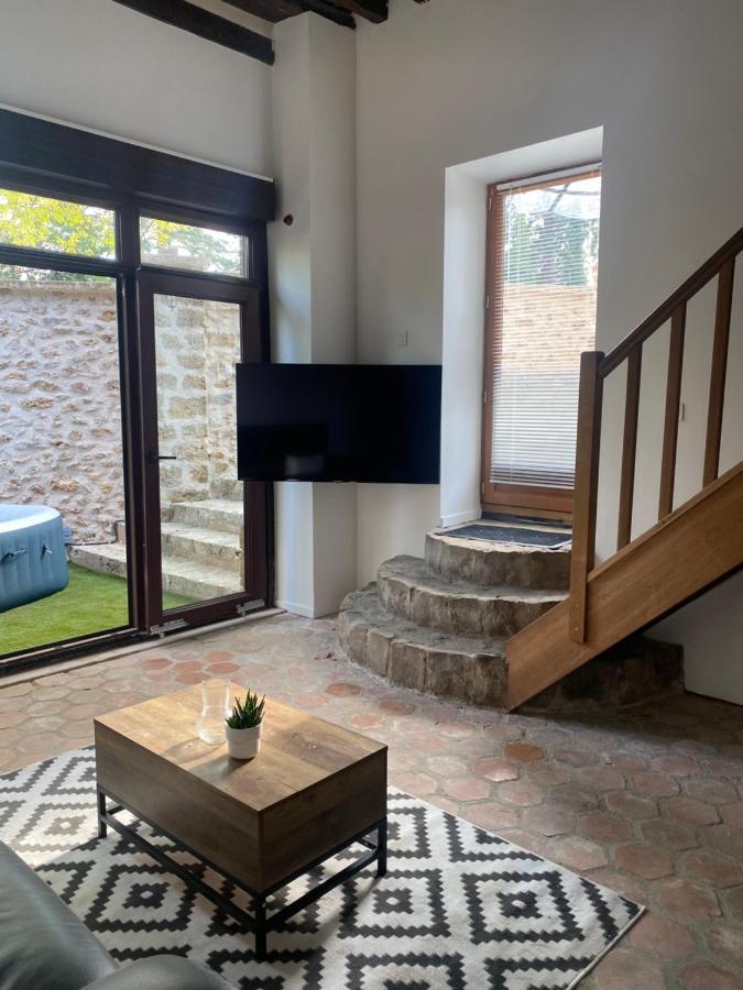 Studio Duplex Avec Spa Et Cour Privee Bonnelles Екстер'єр фото