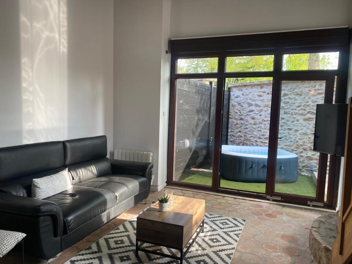 Studio Duplex Avec Spa Et Cour Privee Bonnelles Екстер'єр фото
